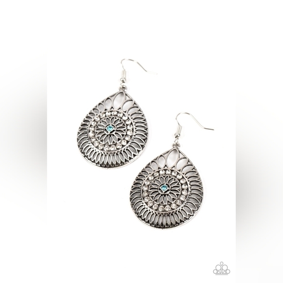 Blue and silver necklace set - Picture 5 of 7